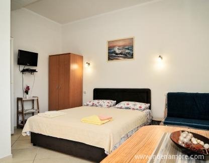 Διαμερίσματα Busola, , ενοικιαζόμενα δωμάτια στο μέρος Tivat, Montenegro - 1 (2)